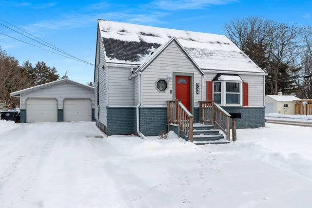 $210,000 | 944 South Evergreen Street, Shawano, WI 54166