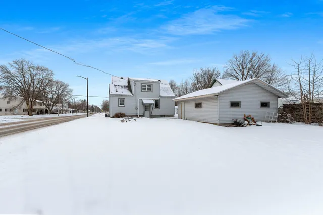 $210,000 | 944 South Evergreen Street, Shawano, WI 54166