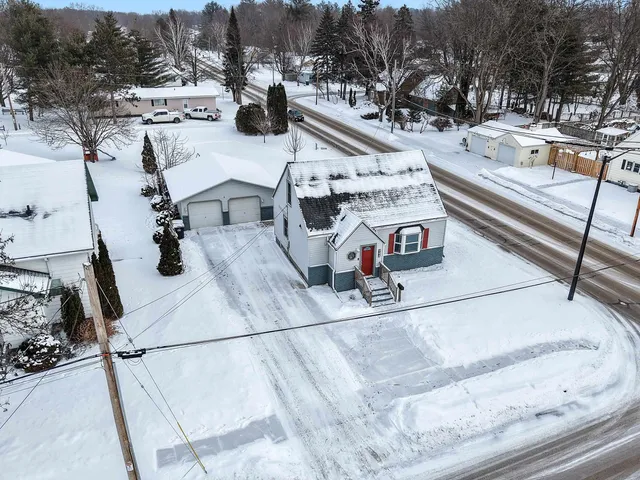 $210,000 | 944 South Evergreen Street, Shawano, WI 54166