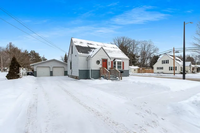 $210,000 | 944 South Evergreen Street, Shawano, WI 54166