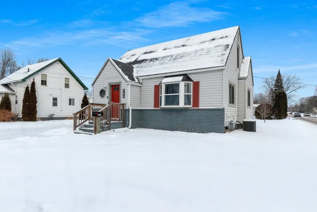 $210,000 | 944 South Evergreen Street, Shawano, WI 54166