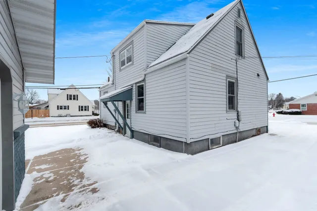 $210,000 | 944 South Evergreen Street, Shawano, WI 54166