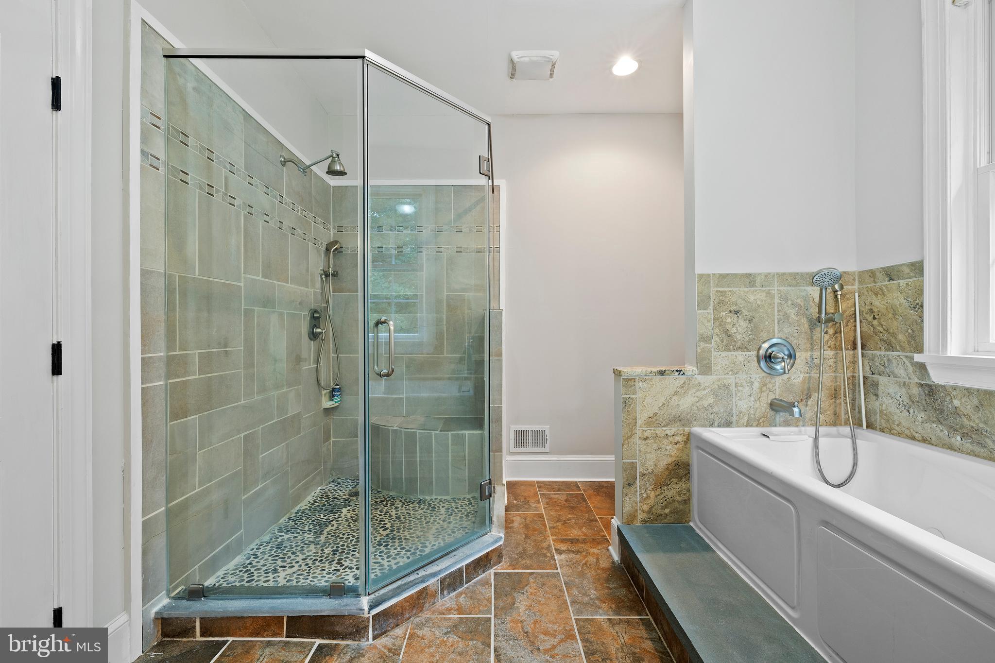 3000 Shepperd Road Monkton, MD 21111 - Photo 20 of 34 a bathroom with a shower and a bathtub