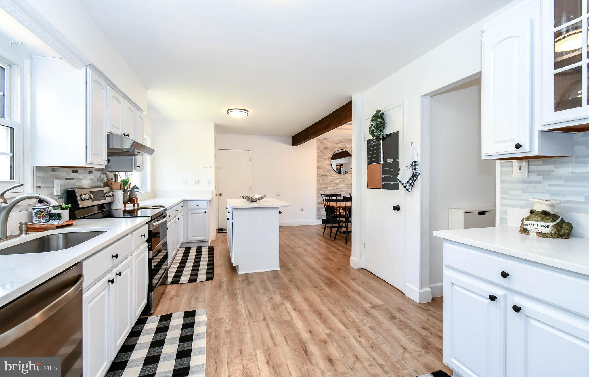 10167 Marshall Pond Road Burke, VA 22015 - Photo 4 of 43 Gourmet kitchen