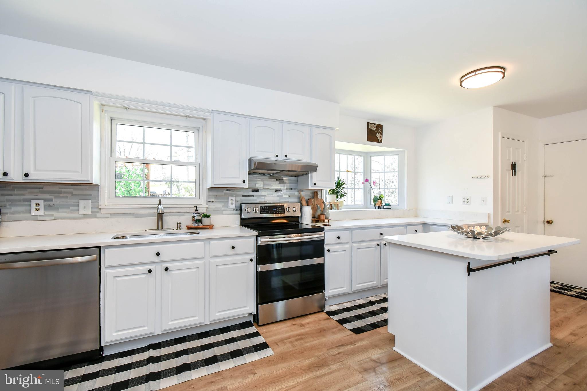 10167 Marshall Pond Road Burke, VA 22015 - Photo 6 of 43 Gallery Image 6