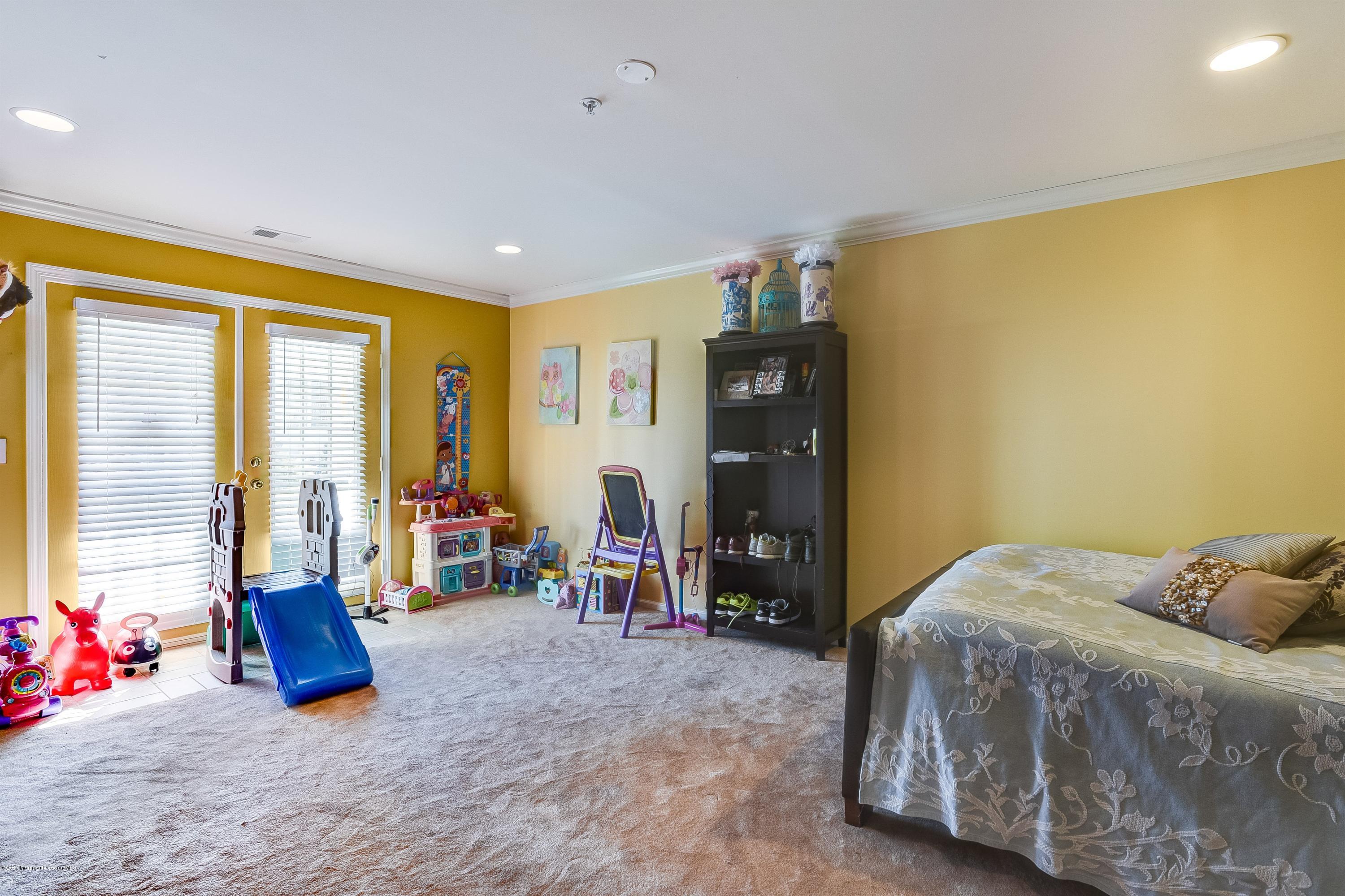 9 Raritan Reach Road, Unit 5 South Amboy, NJ 08879 - Photo 17 of 23 018_Family Room