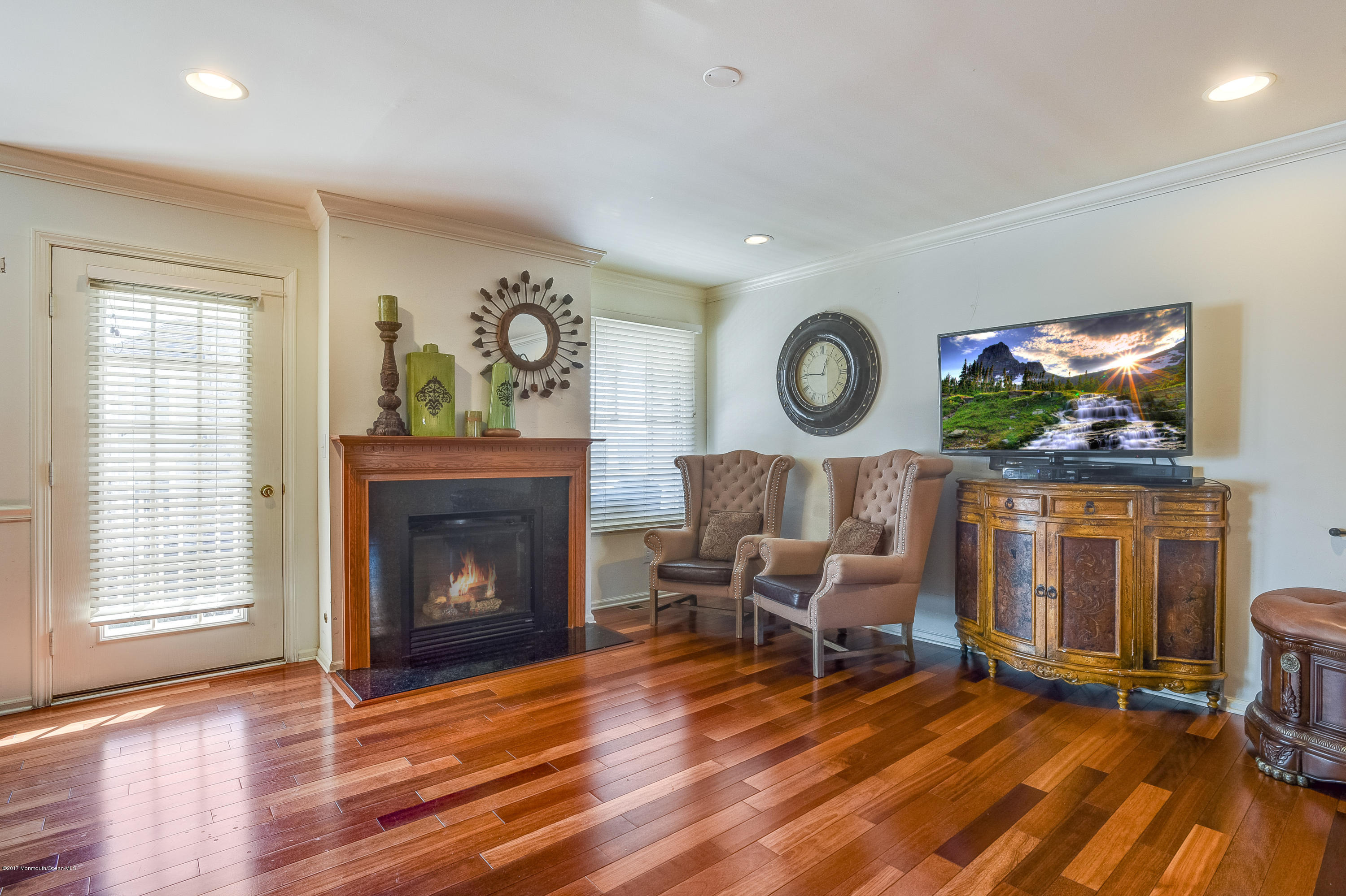 9 Raritan Reach Road, Unit 5 South Amboy, NJ 08879 - Photo 4 of 23 004_Living Room
