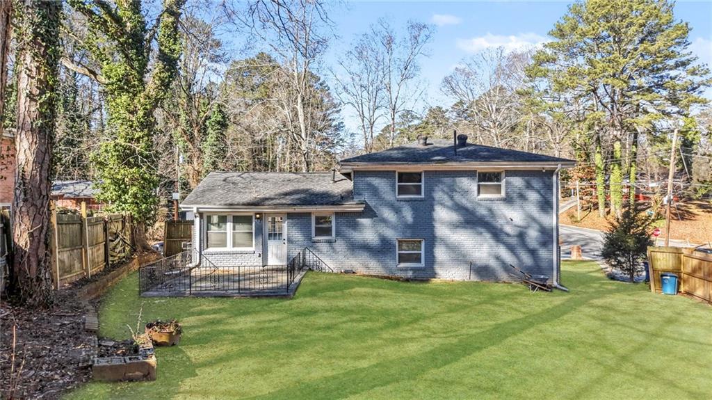 1918 Valley Ridge Drive Southwest Atlanta, GA 30331 - Photo 5 of 60