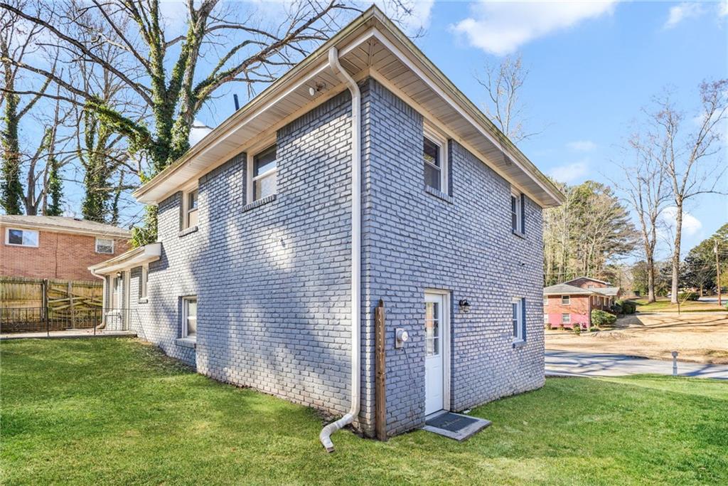 1918 Valley Ridge Drive Southwest Atlanta, GA 30331 - Photo 6 of 60