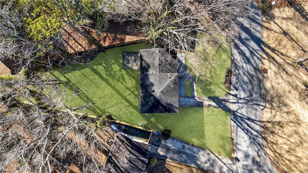 1918 Valley Ridge Drive Southwest Atlanta, GA 30331 - Photo 7 of 60