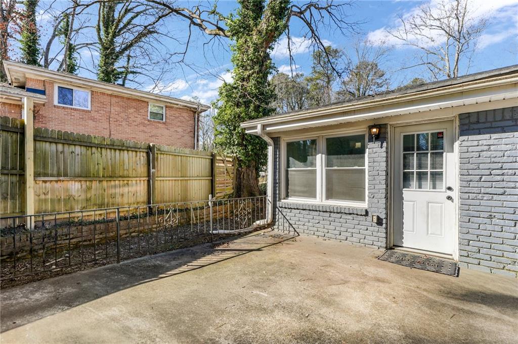 1918 Valley Ridge Drive Southwest Atlanta, GA 30331 - Photo 9 of 60