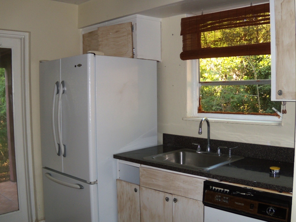 27065 Dolphin Road Summerland Key, FL 33042 - Photo 8 of 13 kitchen