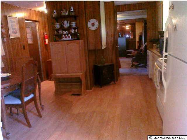 29 Cathy Court Jackson, NJ 08527 - Photo 3 of 3 a living room with furniture