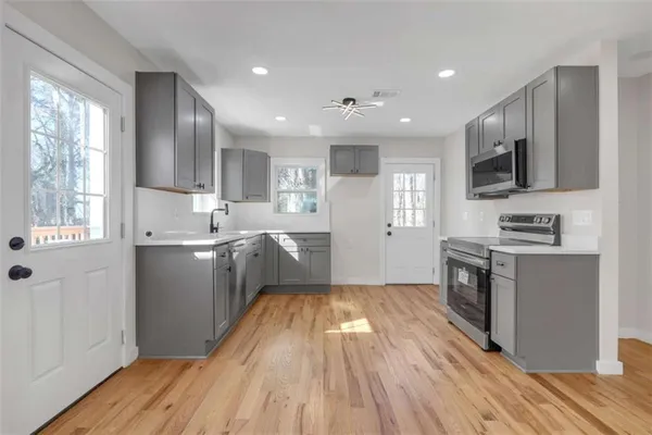 $2,190 | 1427 Lorenzo Drive Southwest, Atlanta, GA 30310