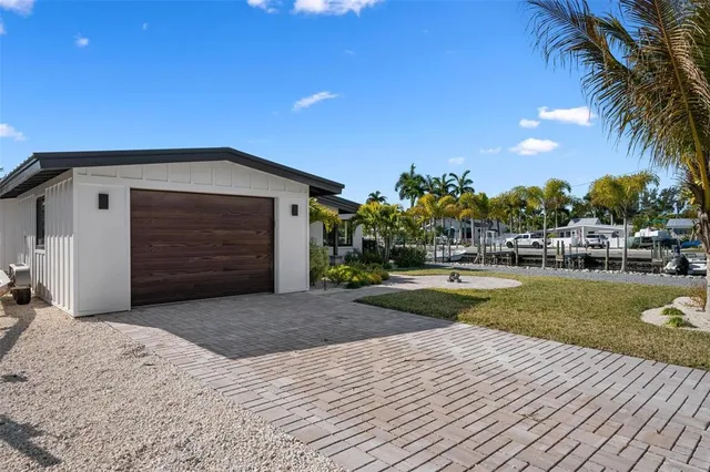$2,150,000 | 401 28th Street, Holmes Beach, FL 34217