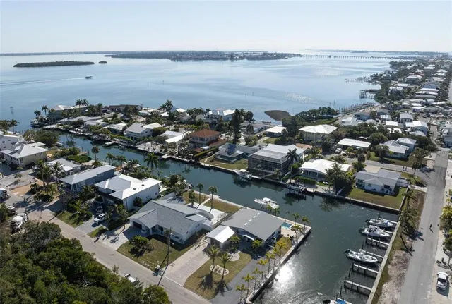 $2,150,000 | 401 28th Street, Holmes Beach, FL 34217