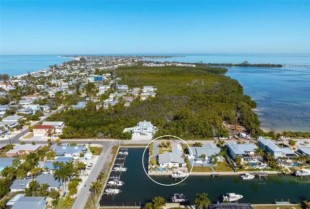 $2,150,000 | 401 28th Street, Holmes Beach, FL 34217