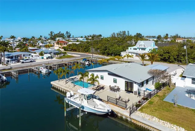 $2,150,000 | 401 28th Street, Holmes Beach, FL 34217