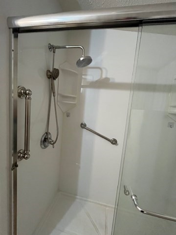 735 Memorial Drive, Unit 40 Chicopee, MA 01020 - Photo 20 of 20 a bathroom with a shower