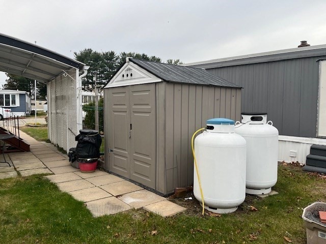 735 Memorial Drive, Unit 40 Chicopee, MA 01020 - Photo 6 of 20 a utility room with dryer and washer