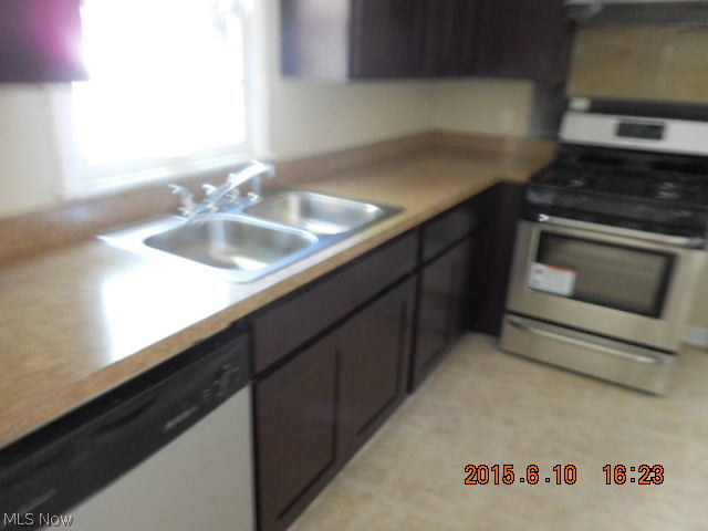 2373 Samira Road Stow, OH 44224 - Photo 2 of 10