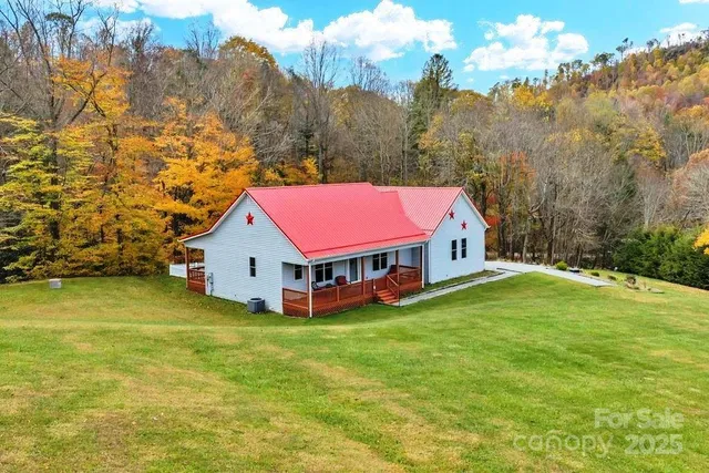 a view of a house with a yard