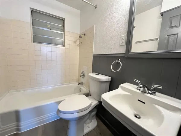 $1,250 | 2526 Louise Street, Unit A, Denton, TX 76201