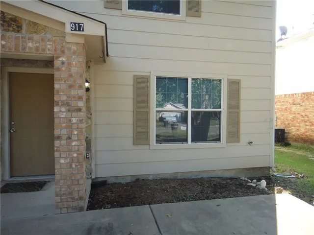 $1,495 | 917 North Brents Avenue, Sherman, TX 75090