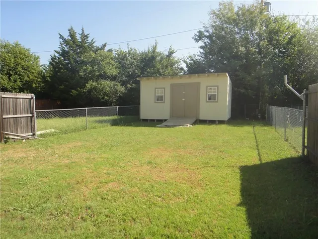 $1,495 | 917 North Brents Avenue, Sherman, TX 75090