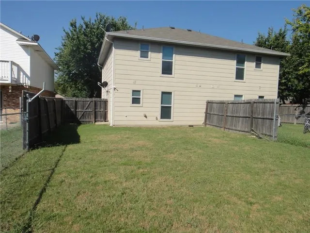 $1,495 | 917 North Brents Avenue, Sherman, TX 75090