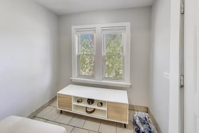 a view of a livingroom with washer and dryer