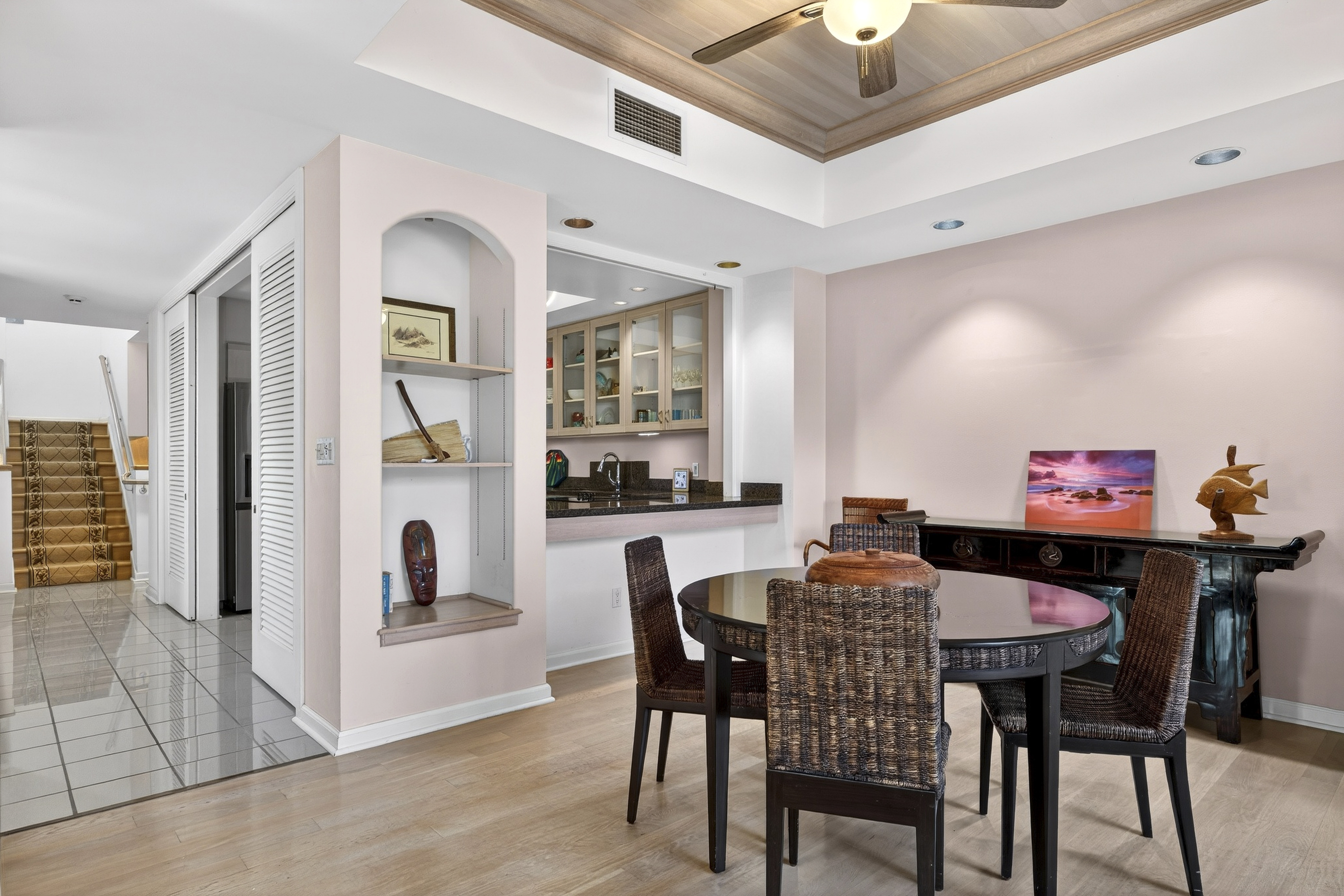 68-1375 Pauoa Road, Unit Q2 Kamuela, HI 96743 - Photo 6 of 30 a dining room with furniture and window
