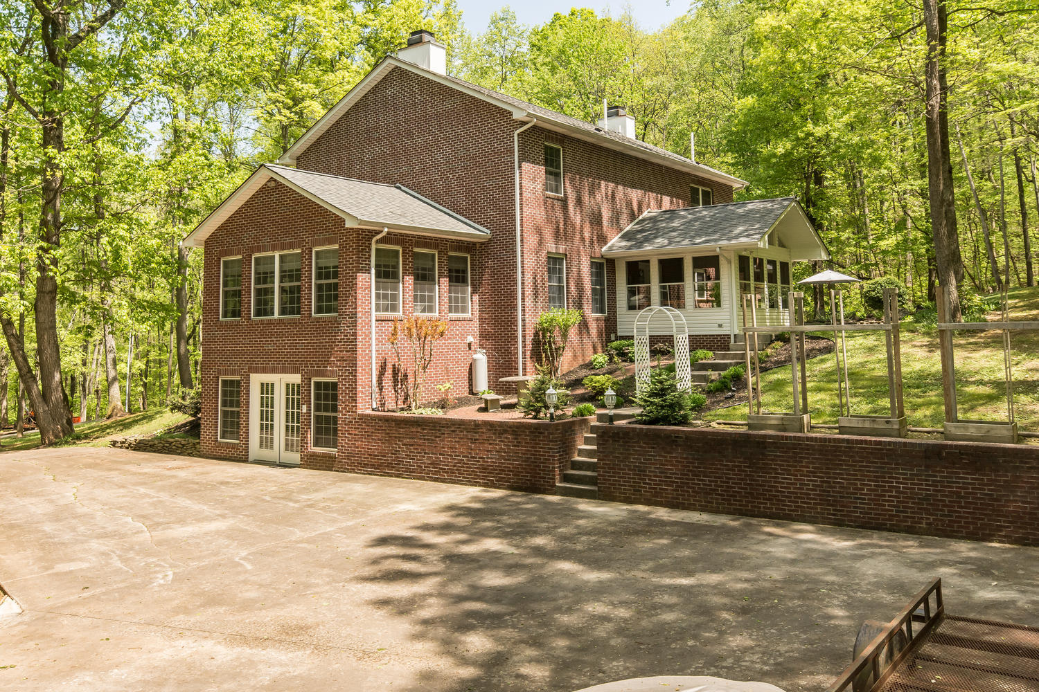 158 Rabbit Run Way Dandridge, TN 37725 - Photo 26 of 39 158 Rabbit Run Way Dandridge-large-038-W