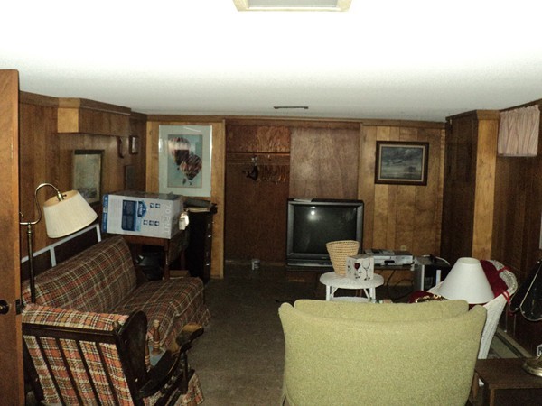 33 Abbott Street Springfield, MA 01118 - Photo 11 of 13