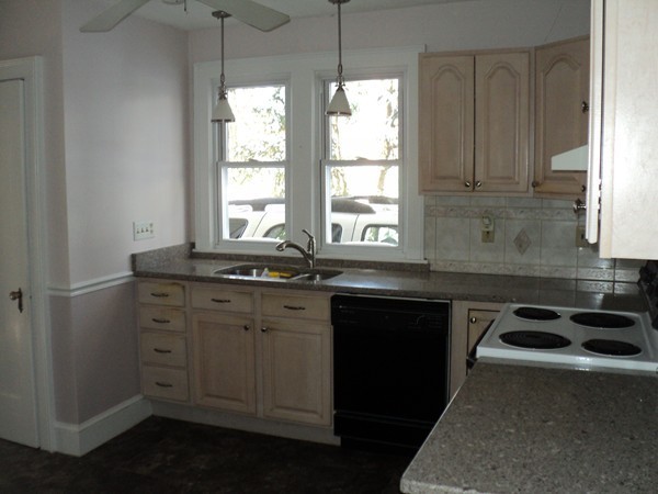 33 Abbott Street Springfield, MA 01118 - Photo 5 of 13