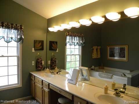 47742 Pavillon Road Canton, MI 48188 - Photo 9 of 14 Master bath