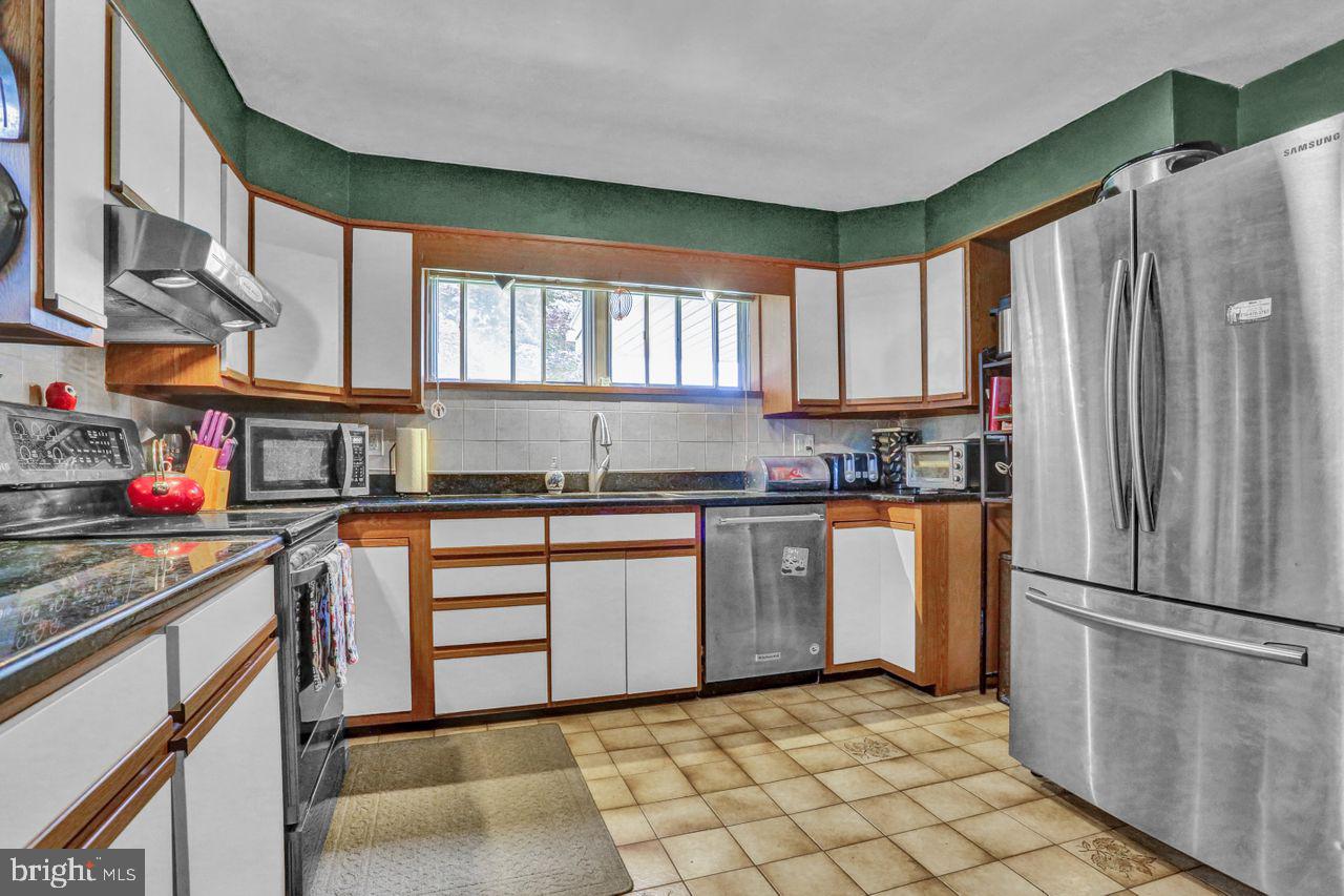 316 Wernersville Road Reading, PA 19608 - Photo 8 of 23