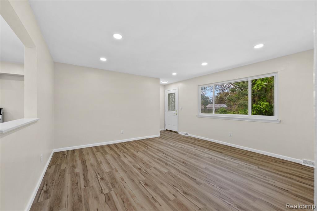 26027 Ross Street Inkster, MI 48141 - Photo 7 of 23