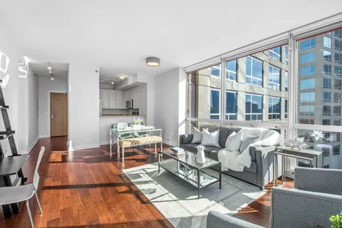 $390,000 | 1841 South Calumet Avenue, Unit 908, Chicago, IL 60616