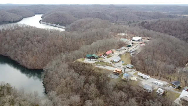 $699,999 | 225 Bill Hunter Road, Celina, TN 38551