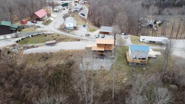 $699,999 | 225 Bill Hunter Road, Celina, TN 38551