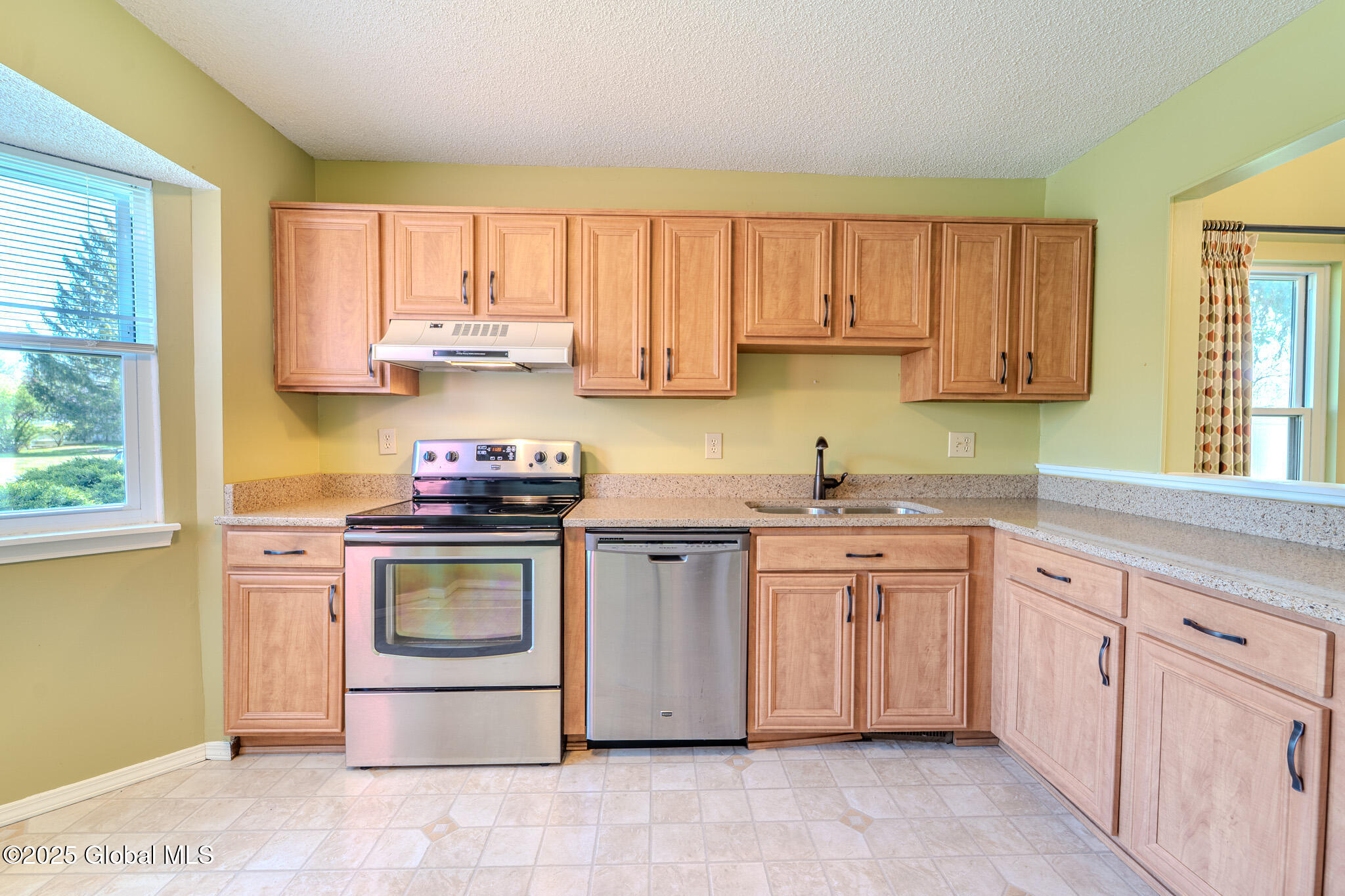 9 Eton Drive Bethlehem, NY 12159 - Photo 4 of 37 MIG07735-HDR