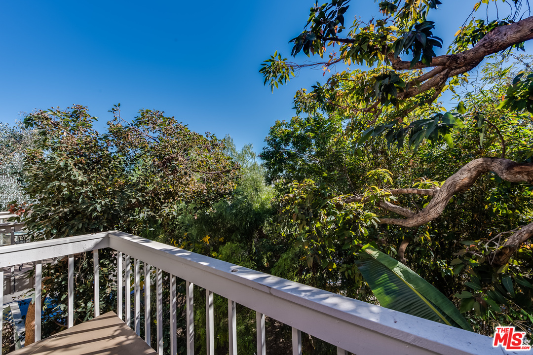 33 Reef Street, Unit 2 Marina del Rey, CA 90292 - Photo 11 of 56