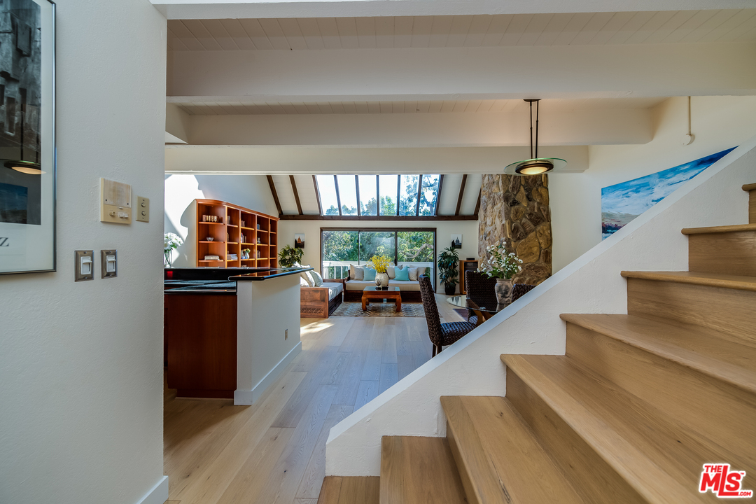 33 Reef Street, Unit 2 Marina del Rey, CA 90292 - Photo 17 of 56