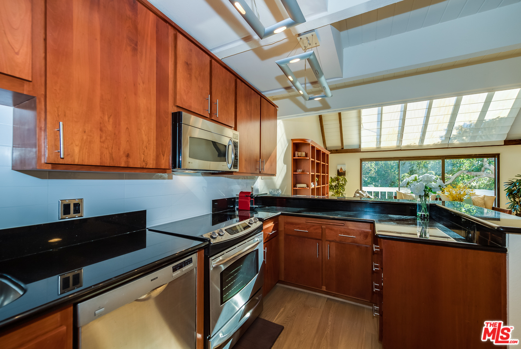 33 Reef Street, Unit 2 Marina del Rey, CA 90292 - Photo 29 of 56