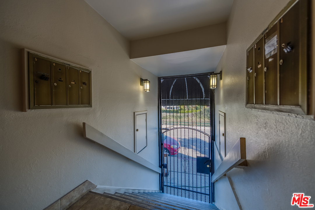 33 Reef Street, Unit 2 Marina del Rey, CA 90292 - Photo 38 of 56