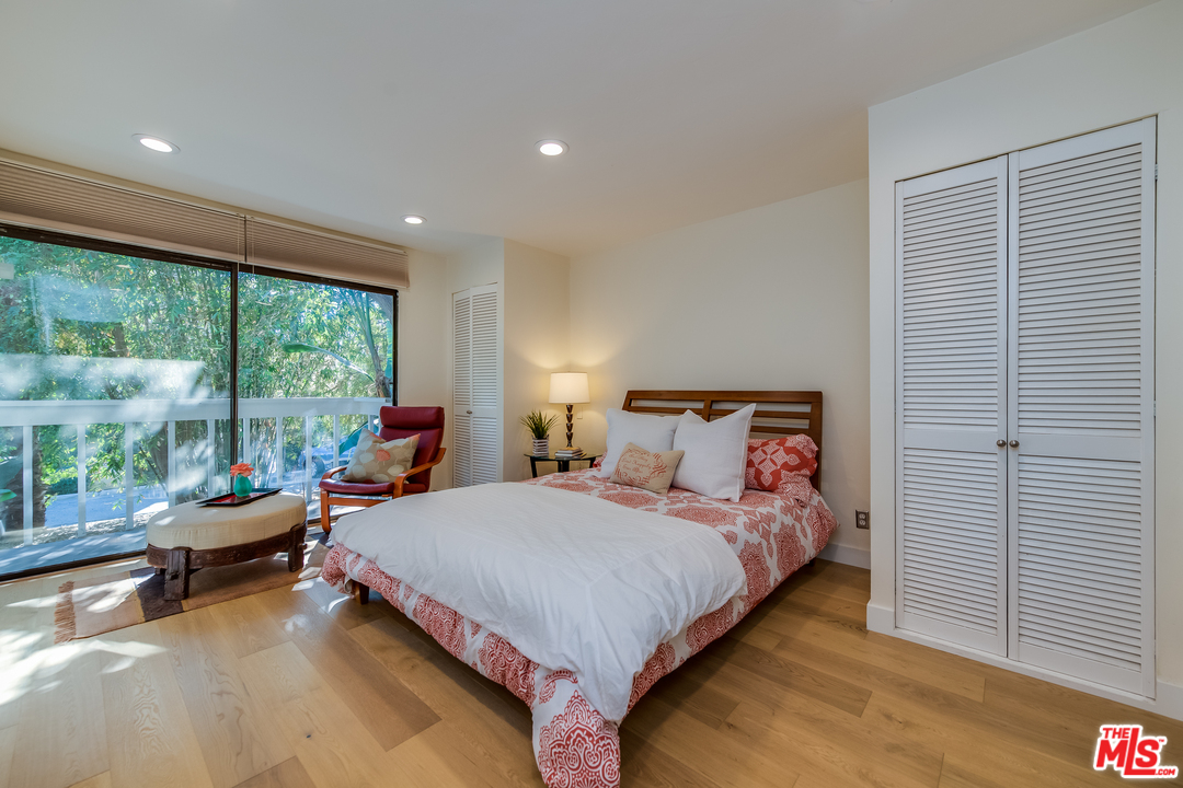 33 Reef Street, Unit 2 Marina del Rey, CA 90292 - Photo 39 of 56