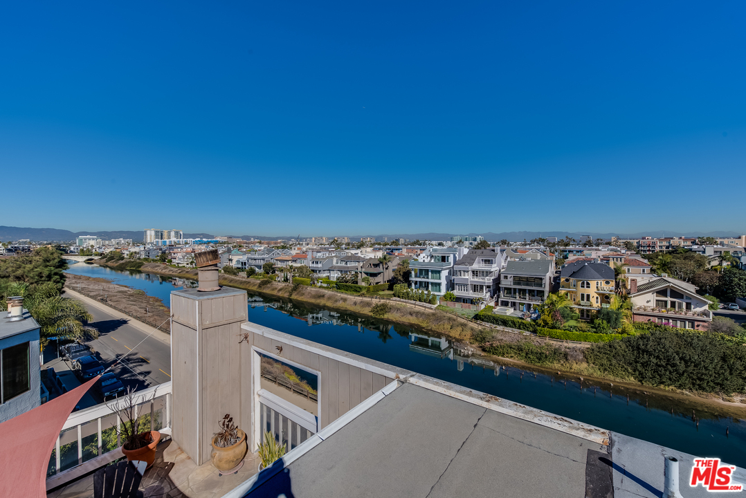 33 Reef Street, Unit 2 Marina del Rey, CA 90292 - Photo 5 of 56