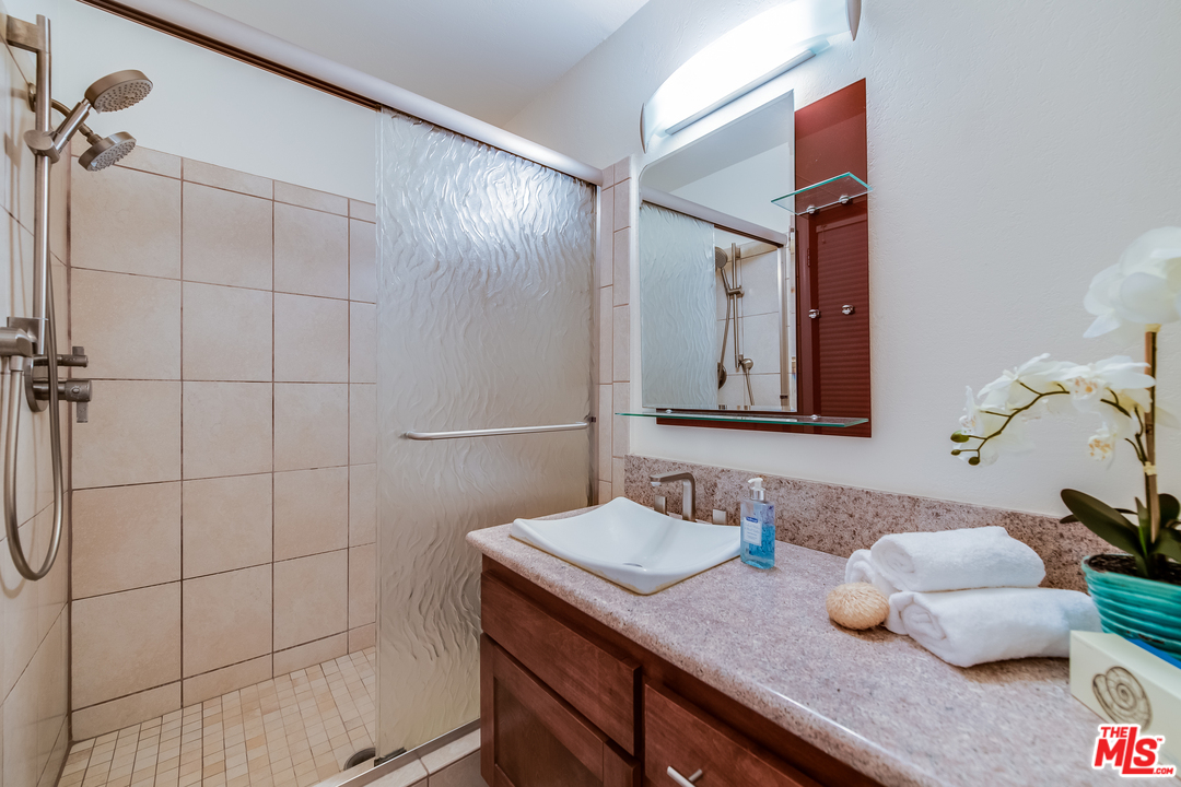 33 Reef Street, Unit 2 Marina del Rey, CA 90292 - Photo 44 of 56