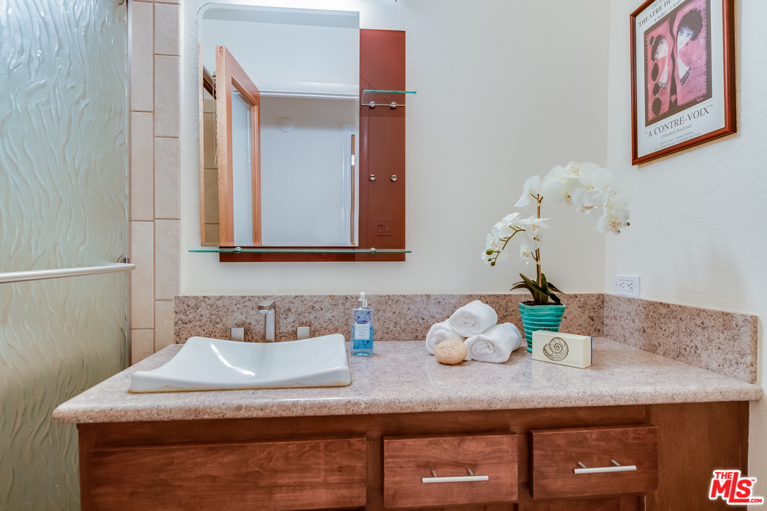 33 Reef Street, Unit 2 Marina del Rey, CA 90292 - Photo 45 of 56